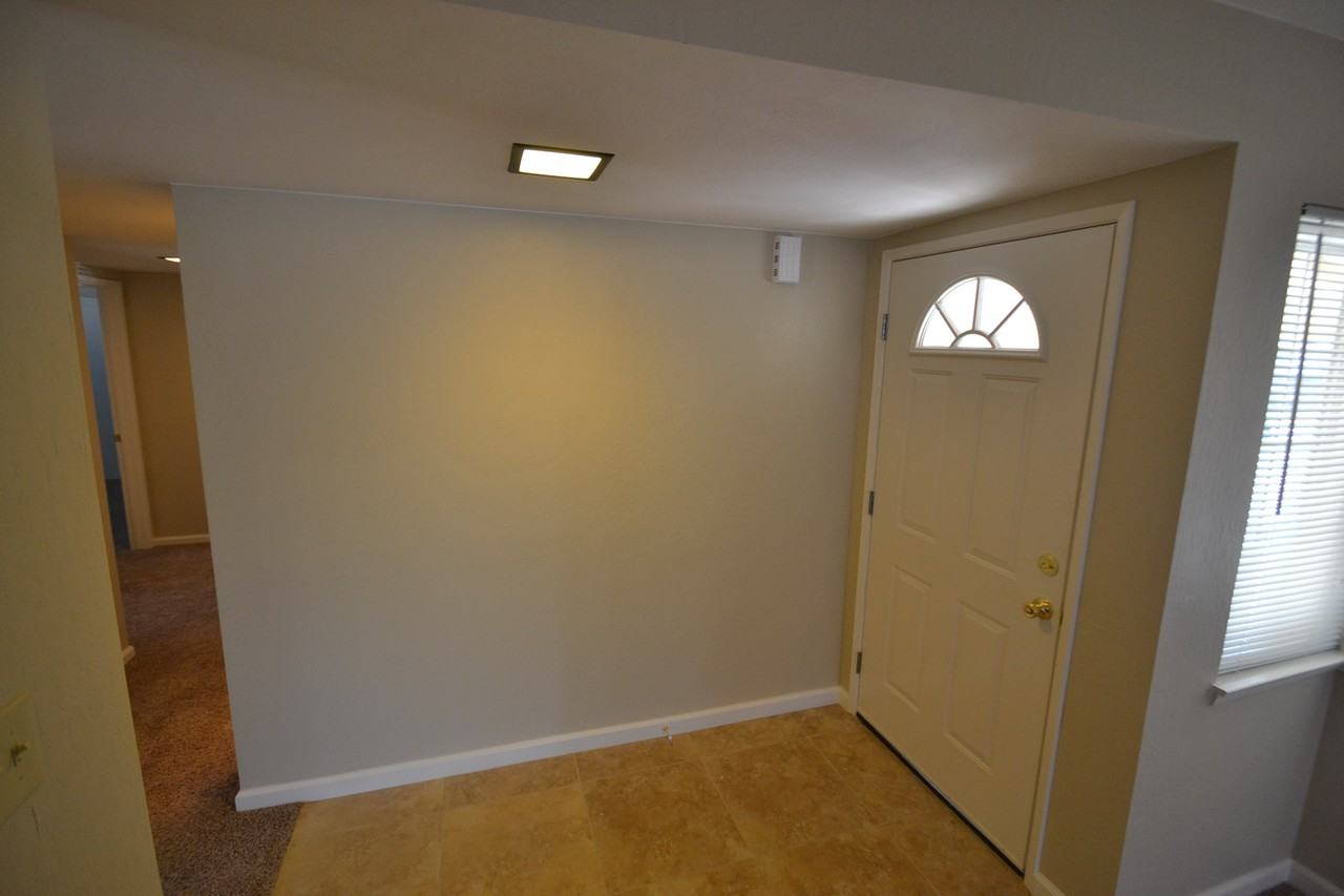 5325 Fort Sutter Way - Photo 3 of 14