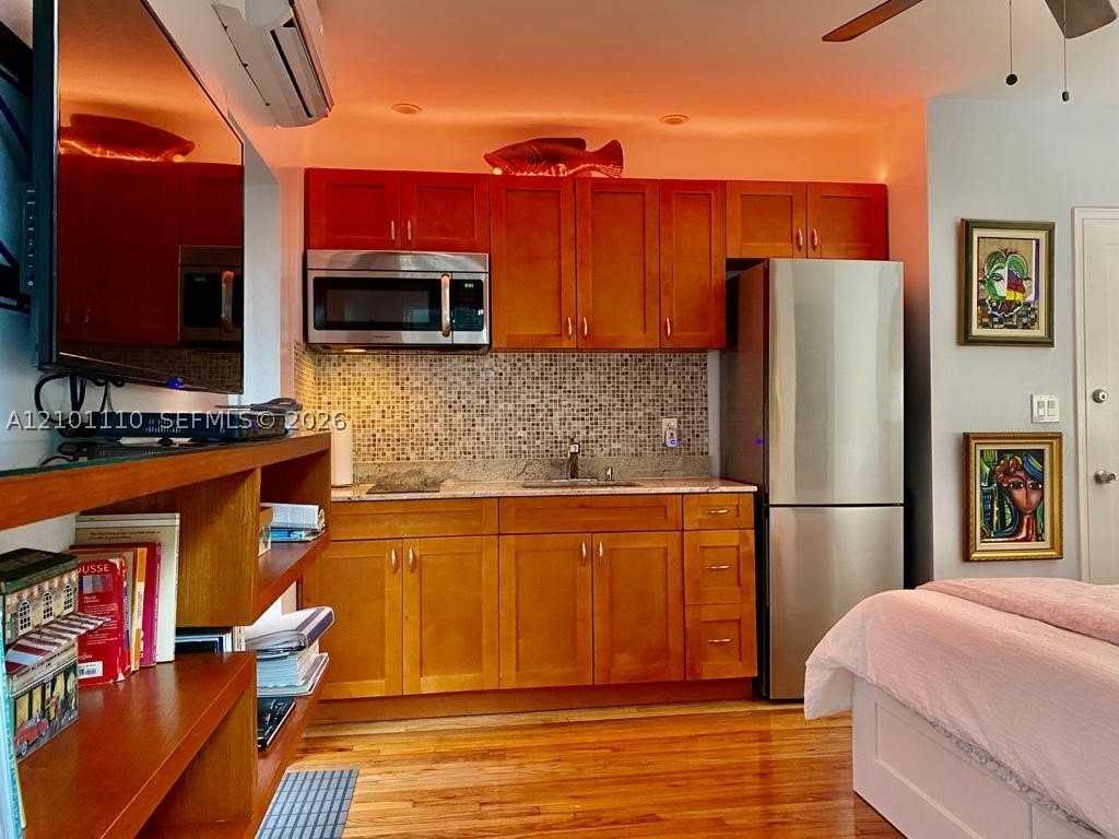4101 Nw 5th St #2 - Photo 3 of 14