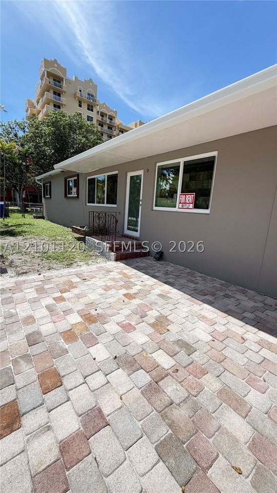 150 Sw 41st Ave - Photo 2 of 2