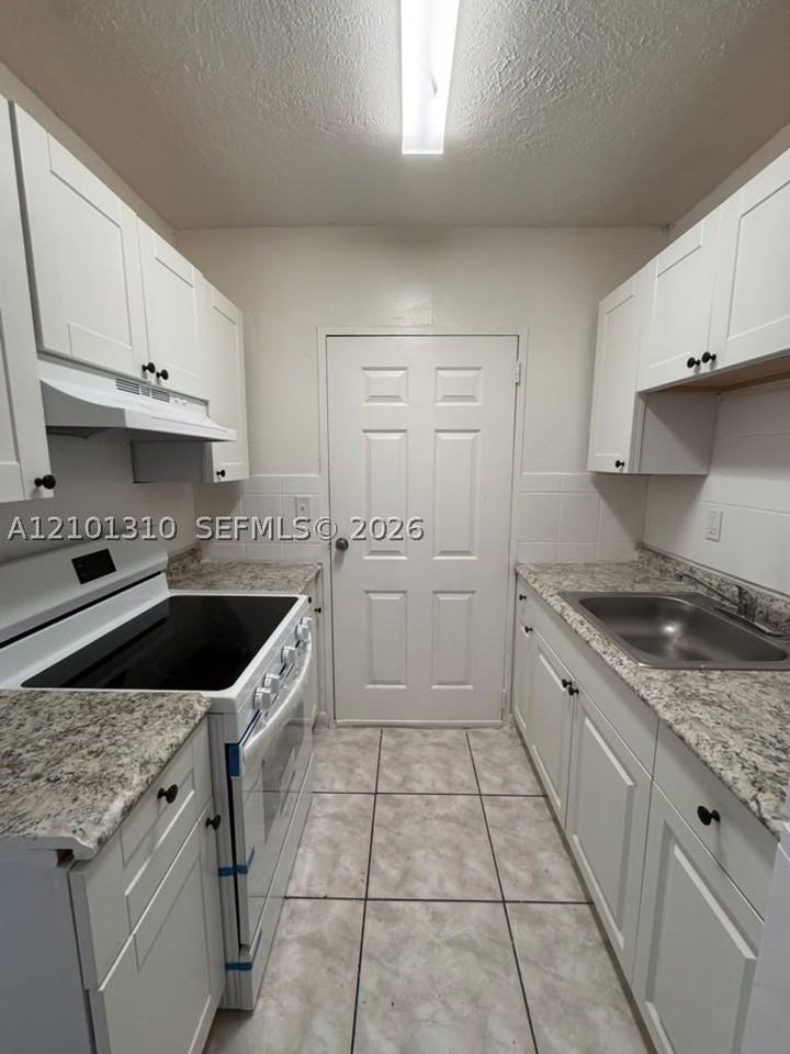 3353 Davie Blvd #307 - Photo 3 of 19