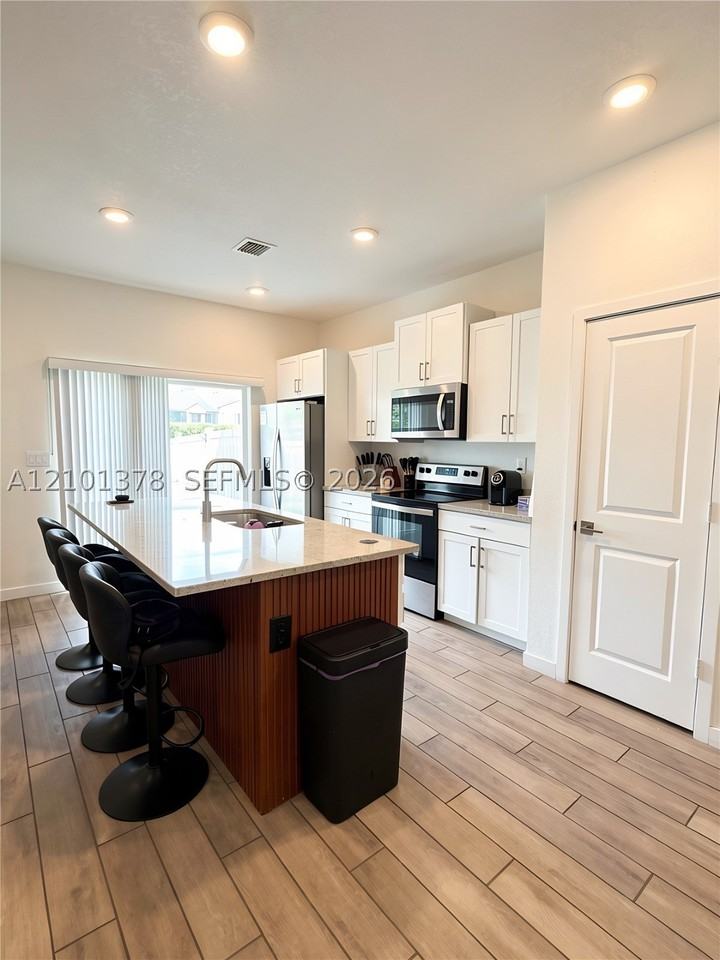831 Se 16th Ct - Photo 2 of 15