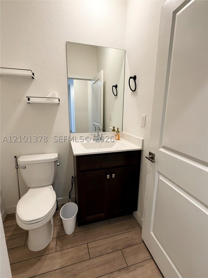 831 Se 16th Ct - Photo 5 of 15