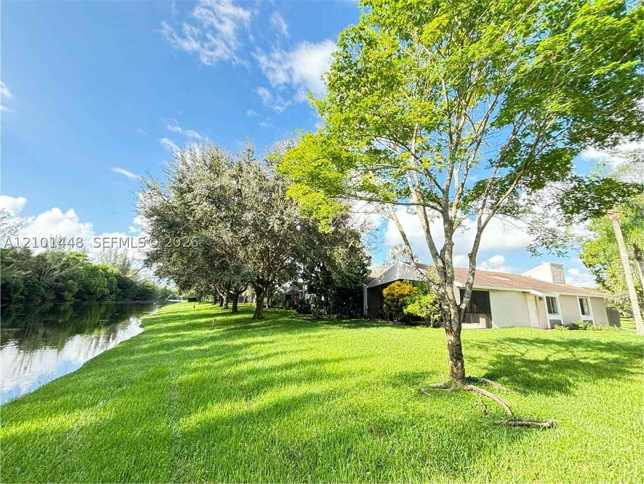600 Woodgate Cir #A - Photo 2 of 4