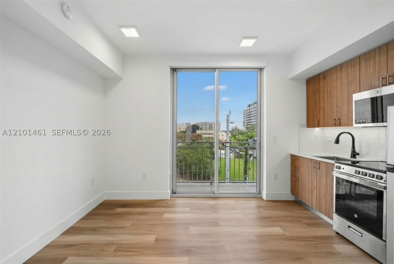 650 Sw 1st St #406 - Photo 3 of 22