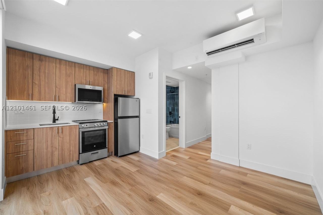 650 Sw 1st St #406 - Photo 5 of 22