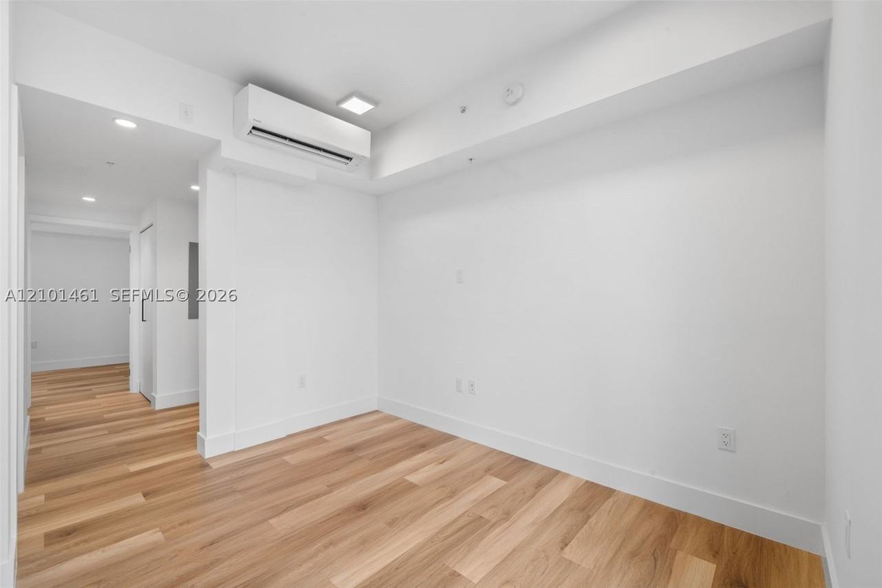 650 Sw 1st St #406 - Photo 6 of 22