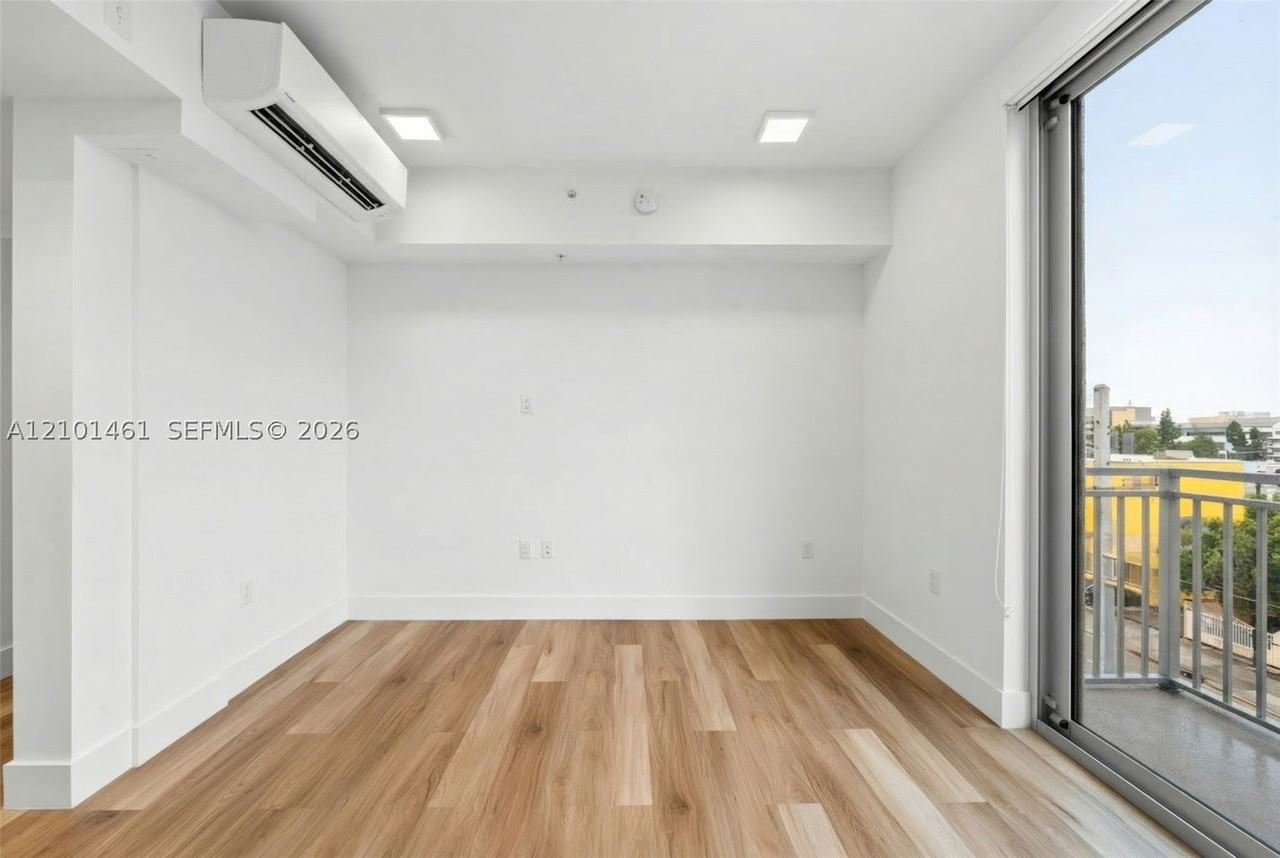 650 Sw 1st St #406 - Photo 7 of 22