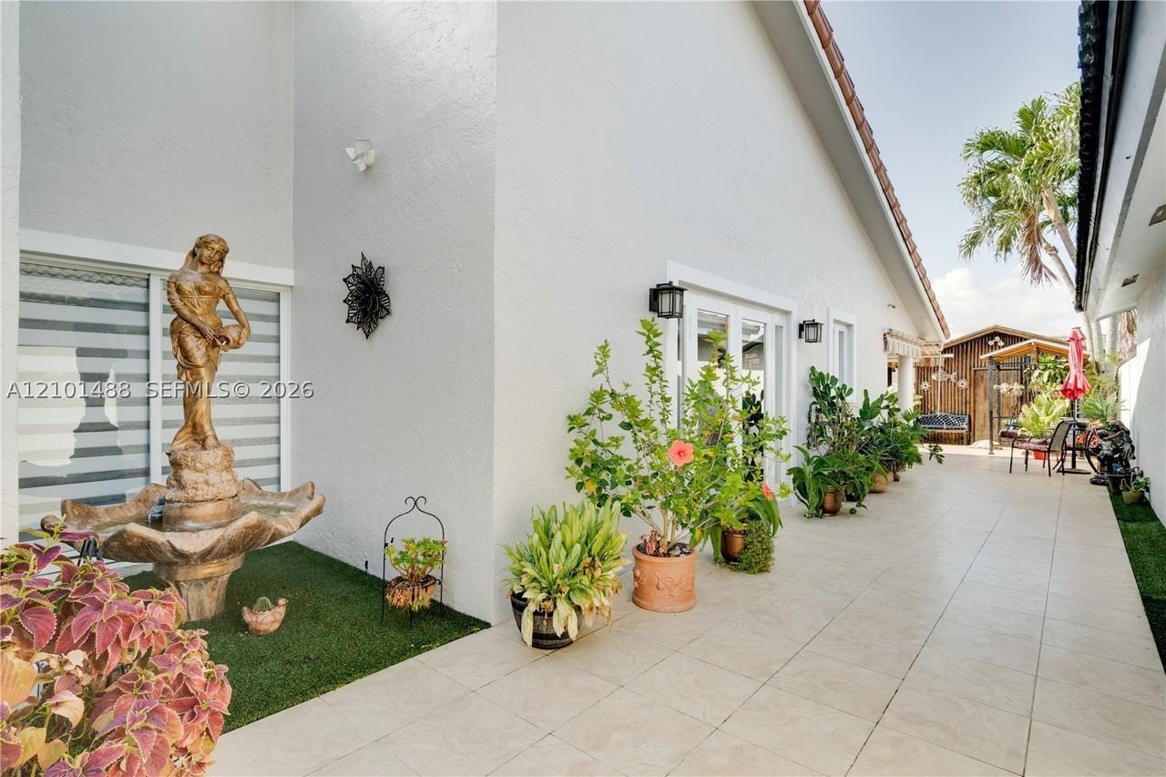 13362 Sw 28th St - Photo 2 of 31