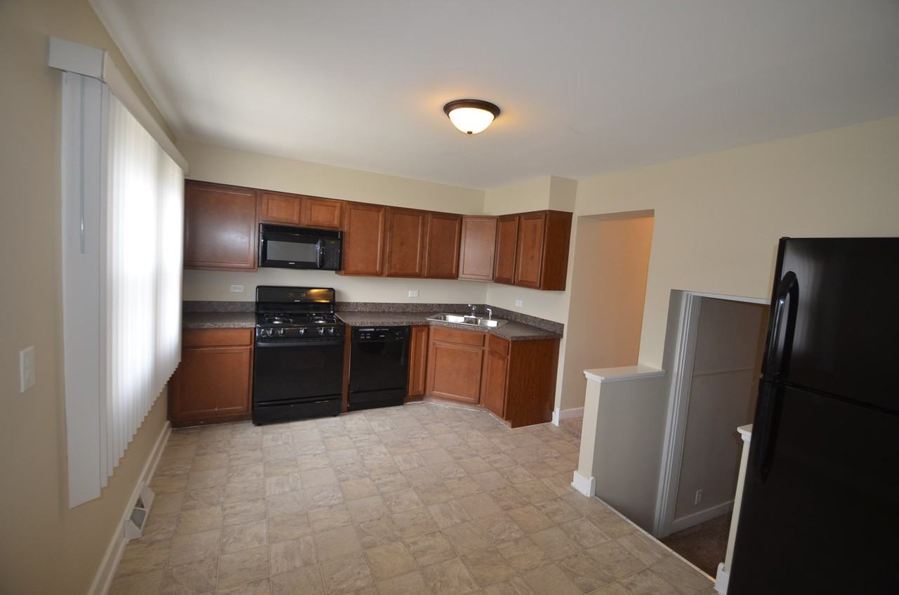 2022 S 21st Ave - Photo 3 of 9