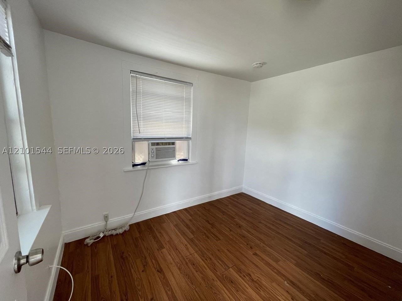 506 18th St #A - Photo 2 of 12