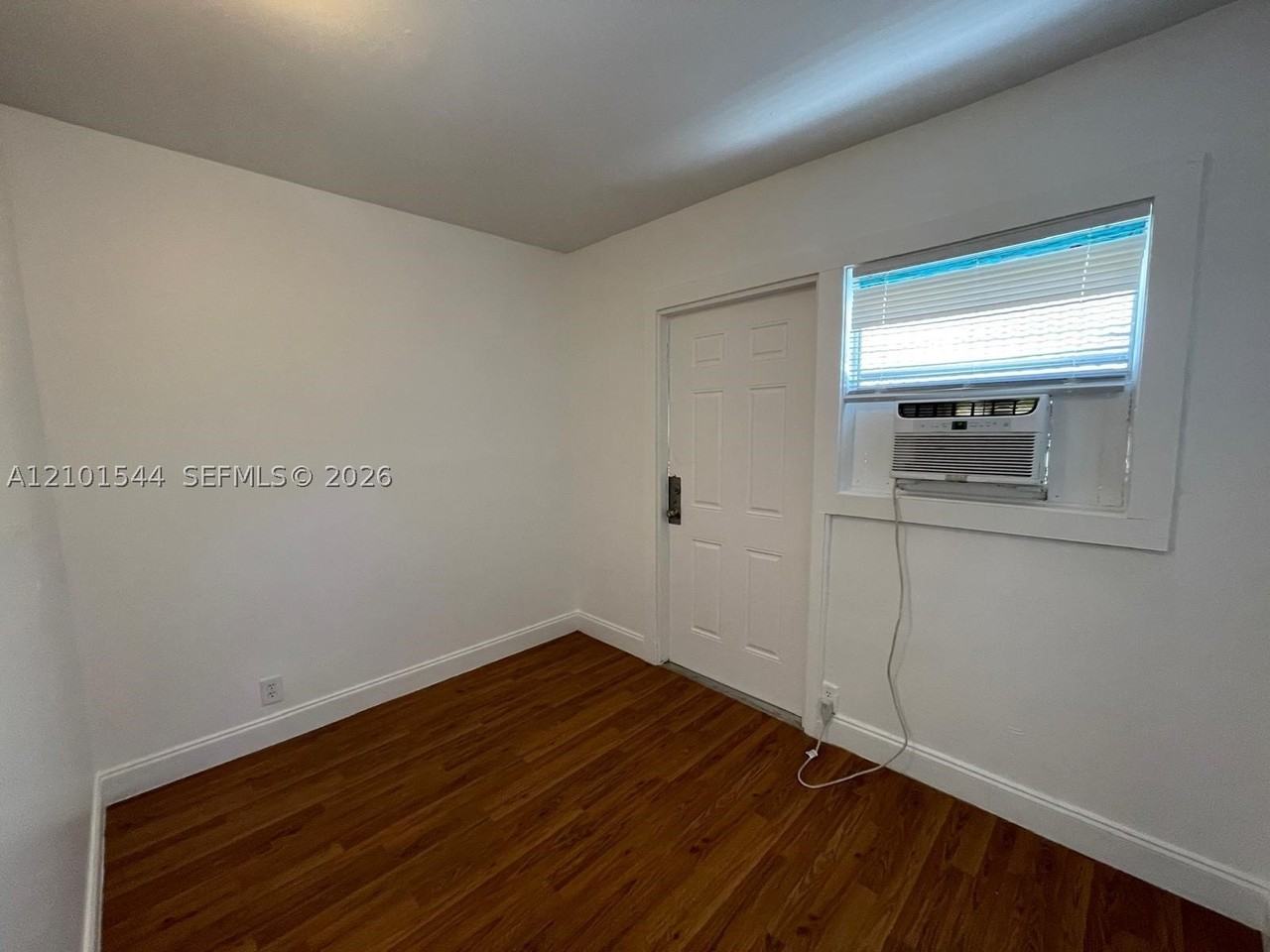 506 18th St #A - Photo 4 of 12