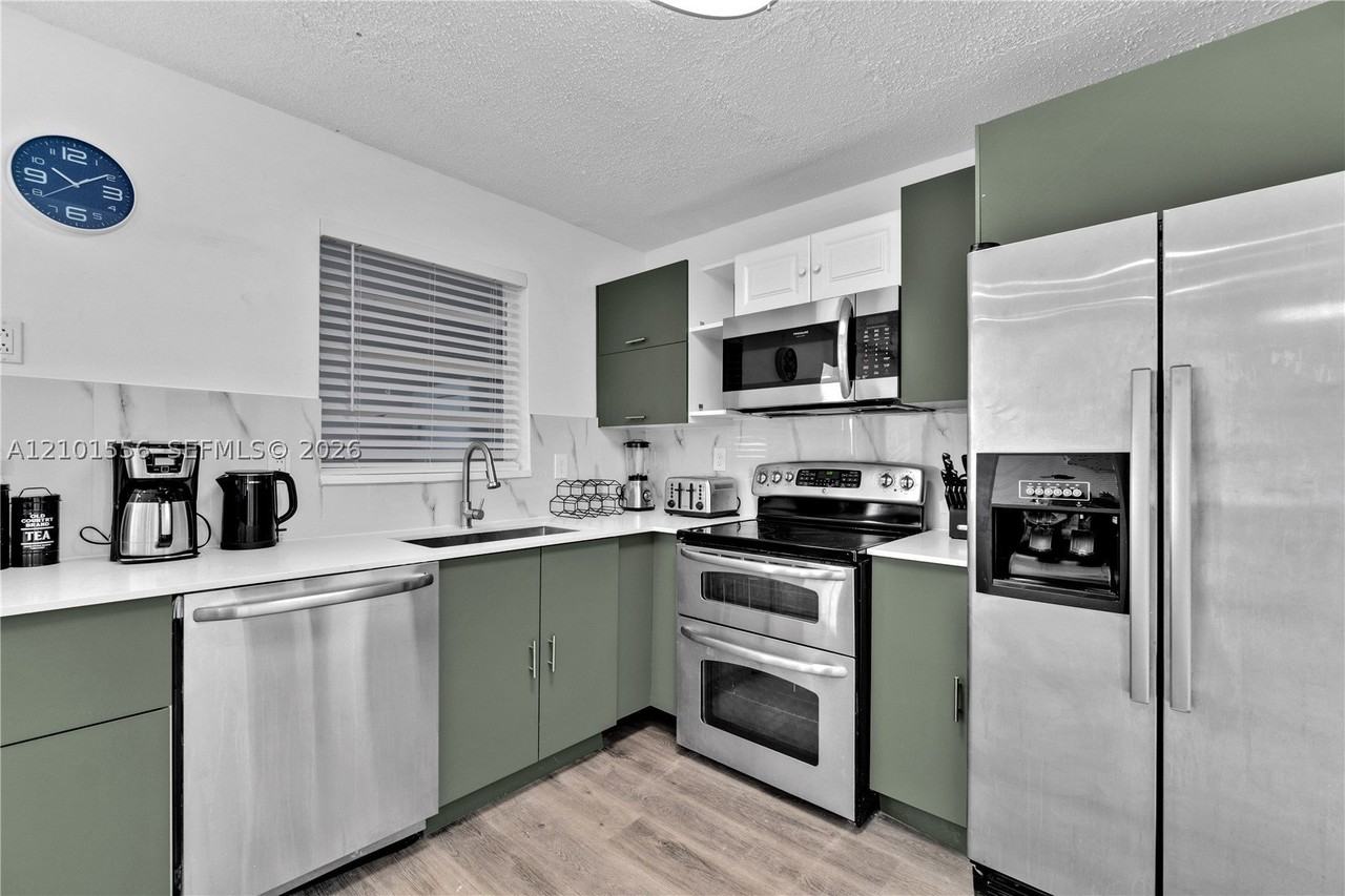730 N 72nd Ter - Photo 7 of 24