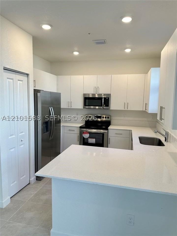 252 Sw 159th Way #252 - Photo 2 of 13