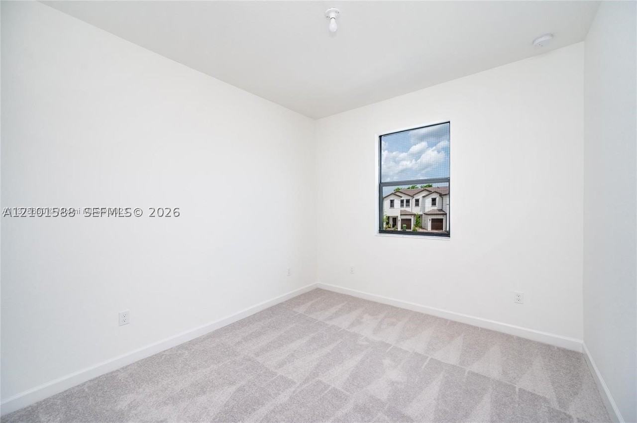 252 Sw 159th Way #252 - Photo 5 of 13