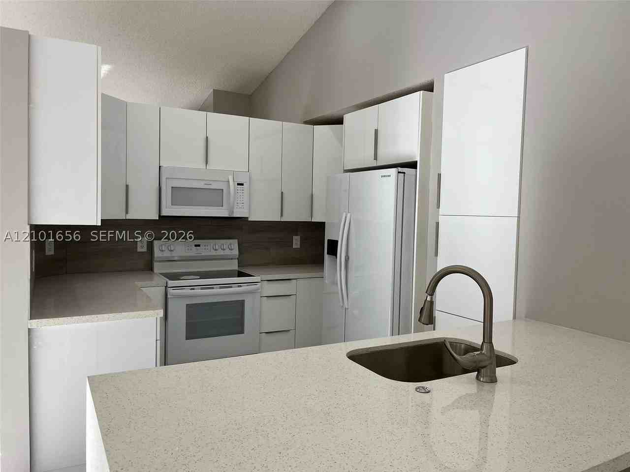 1542 Presidio Dr #1542 - Photo 5 of 19
