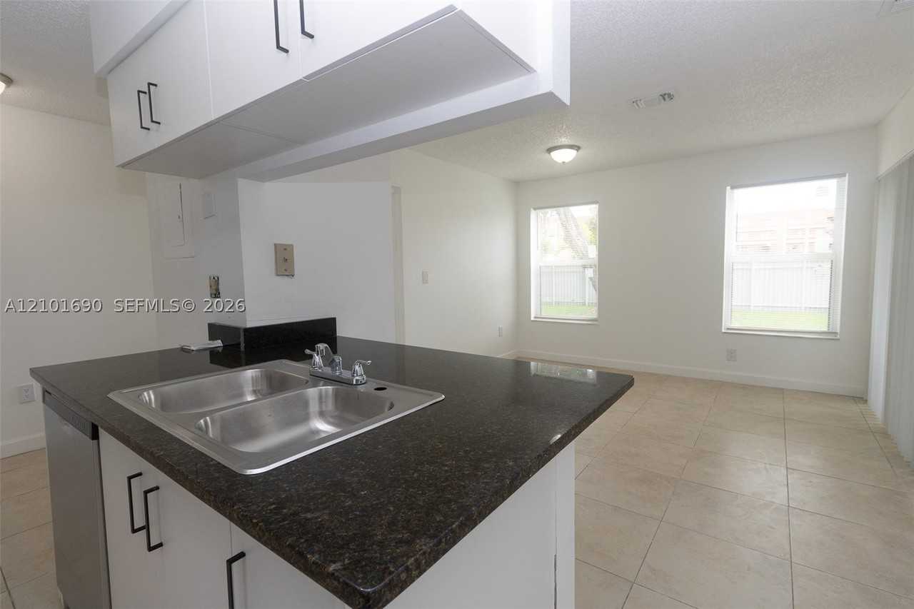 17520 Nw 67th Pl #M3 - Photo 5 of 21