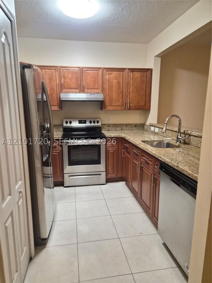 2885 Sw 127th Ave - Photo 2 of 20
