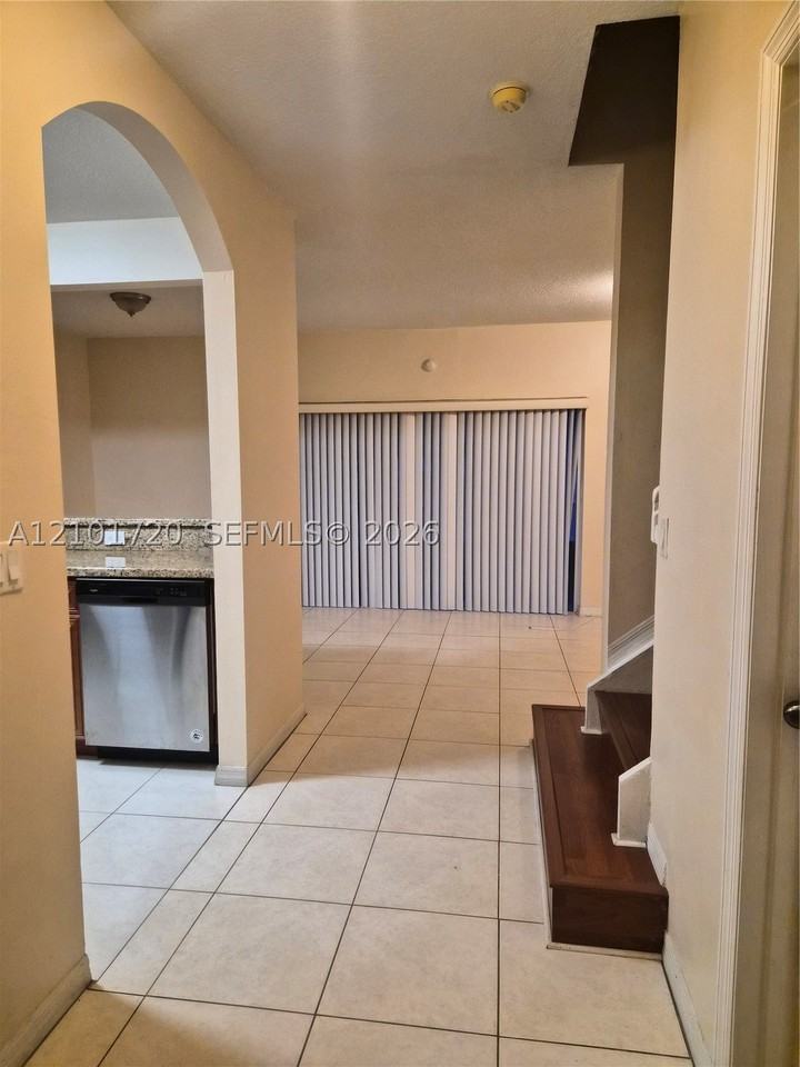 2885 Sw 127th Ave - Photo 3 of 20