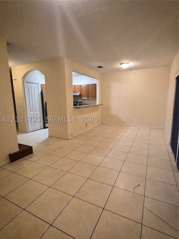2885 Sw 127th Ave - Photo 5 of 20