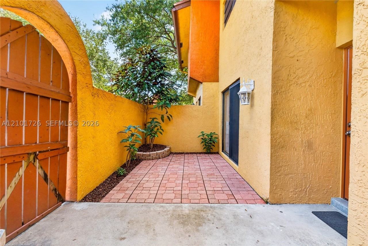 9014 Nw 45th Ct - Photo 6 of 50