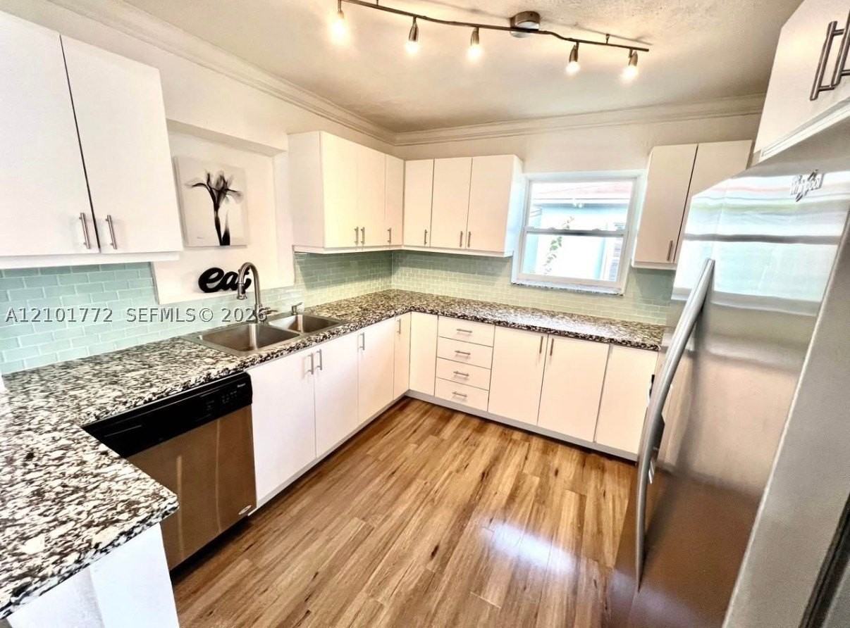 180 Nw 32nd Pl #1 - Photo 7 of 15