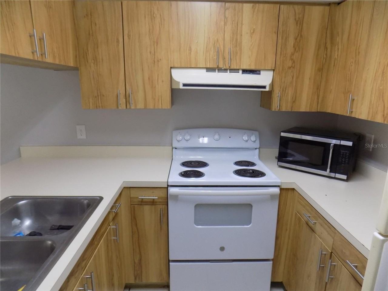 2735 Sw 35th Pl #1801 - Photo 2 of 25