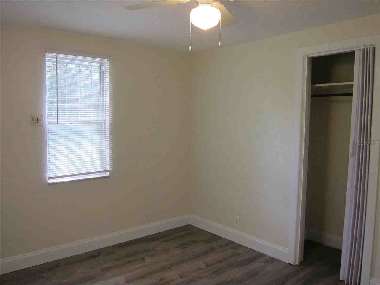 2325 Se 12th St - Photo 5 of 20