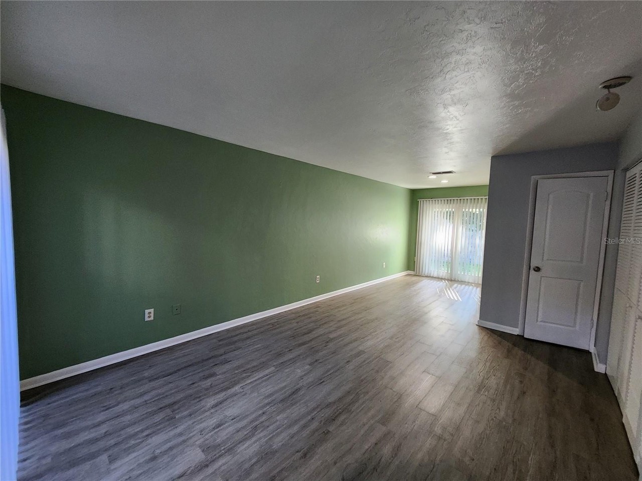 702 Sw 70th Ter #A - Photo 2 of 25