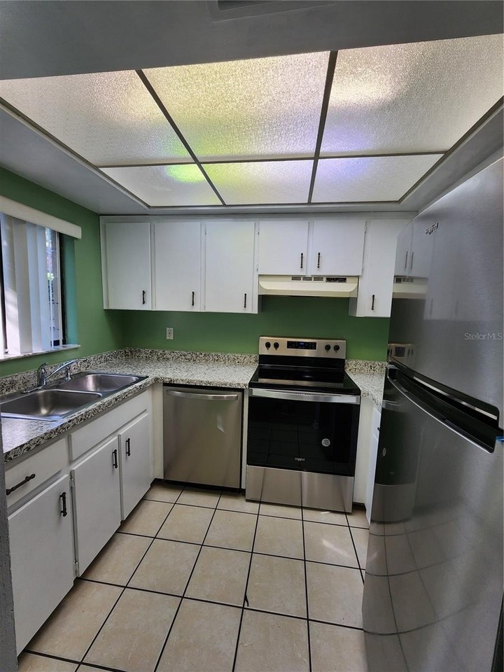 702 Sw 70th Ter #A - Photo 7 of 25