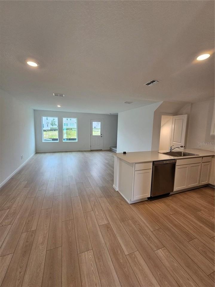 1230 Orion St - Photo 4 of 32
