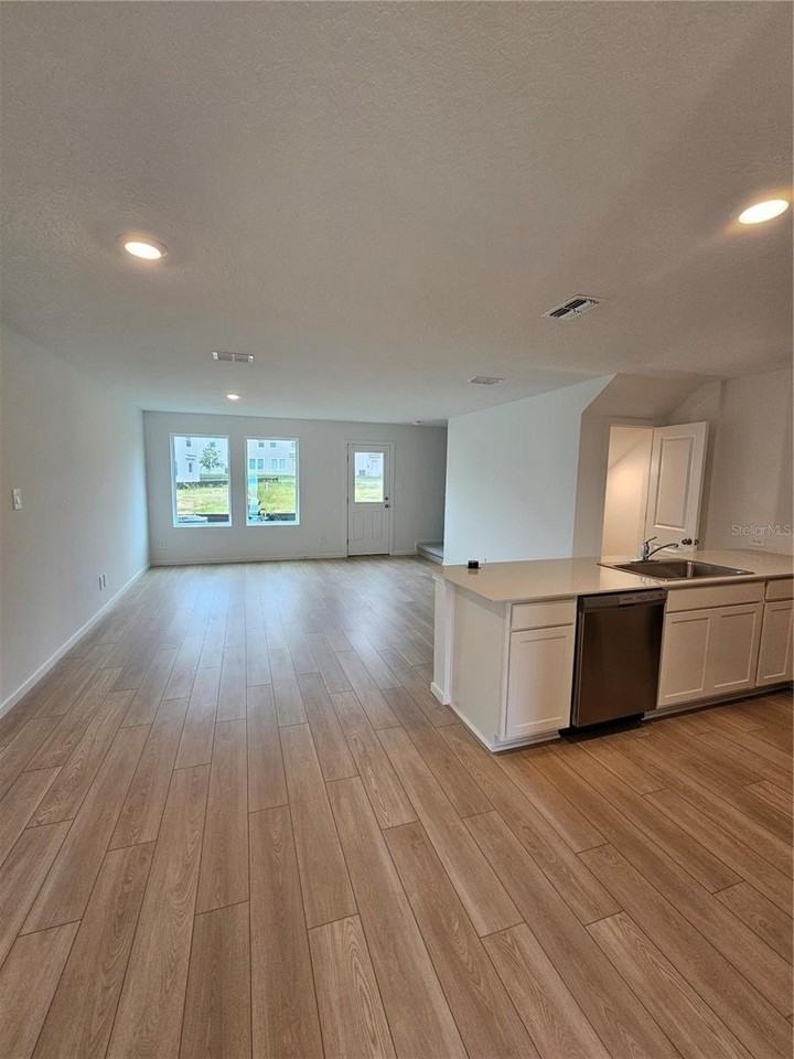 1230 Orion St - Photo 6 of 32