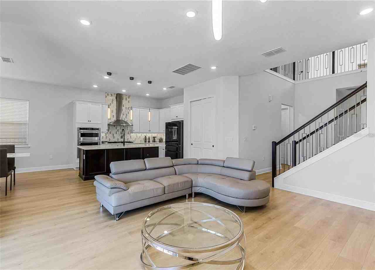 15656 Vetta Dr - Photo 7 of 36