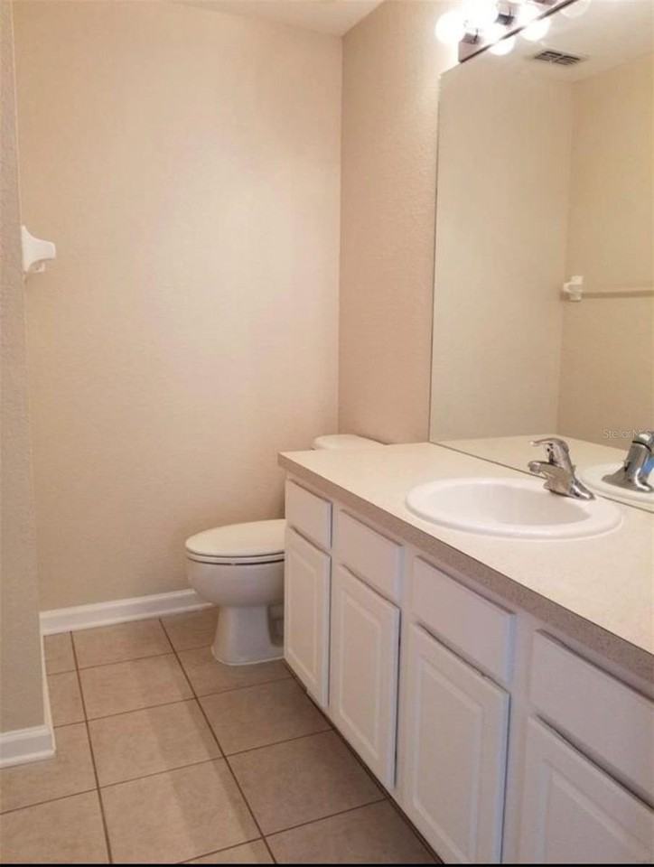 822 Shropshire Loop - Photo 2 of 8