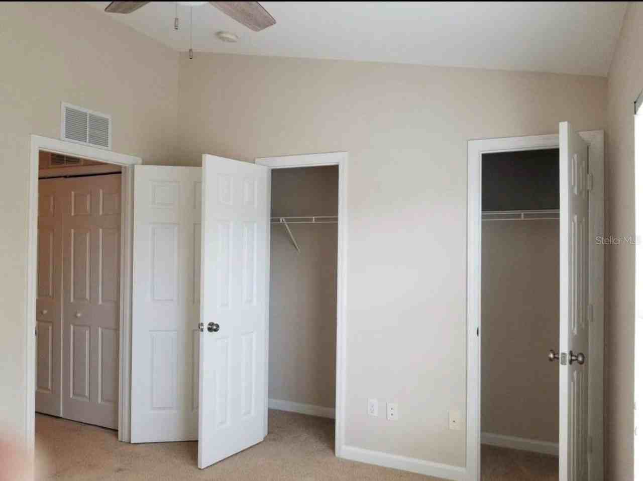 822 Shropshire Loop - Photo 3 of 8