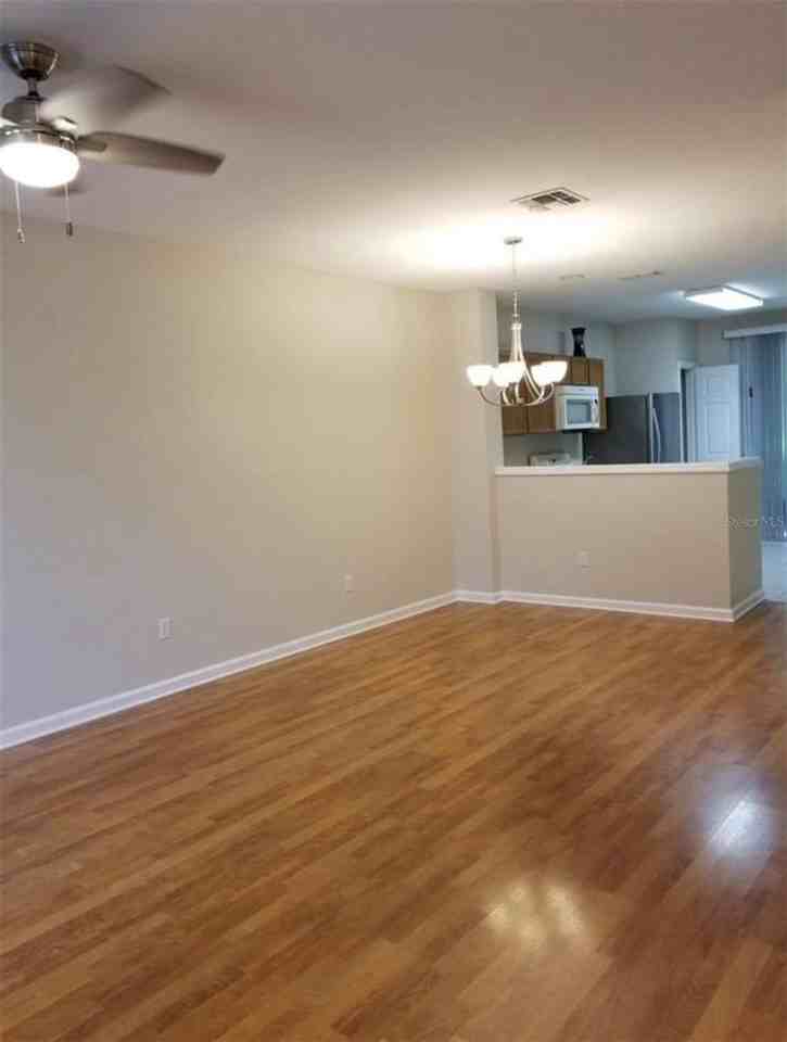 822 Shropshire Loop - Photo 7 of 8