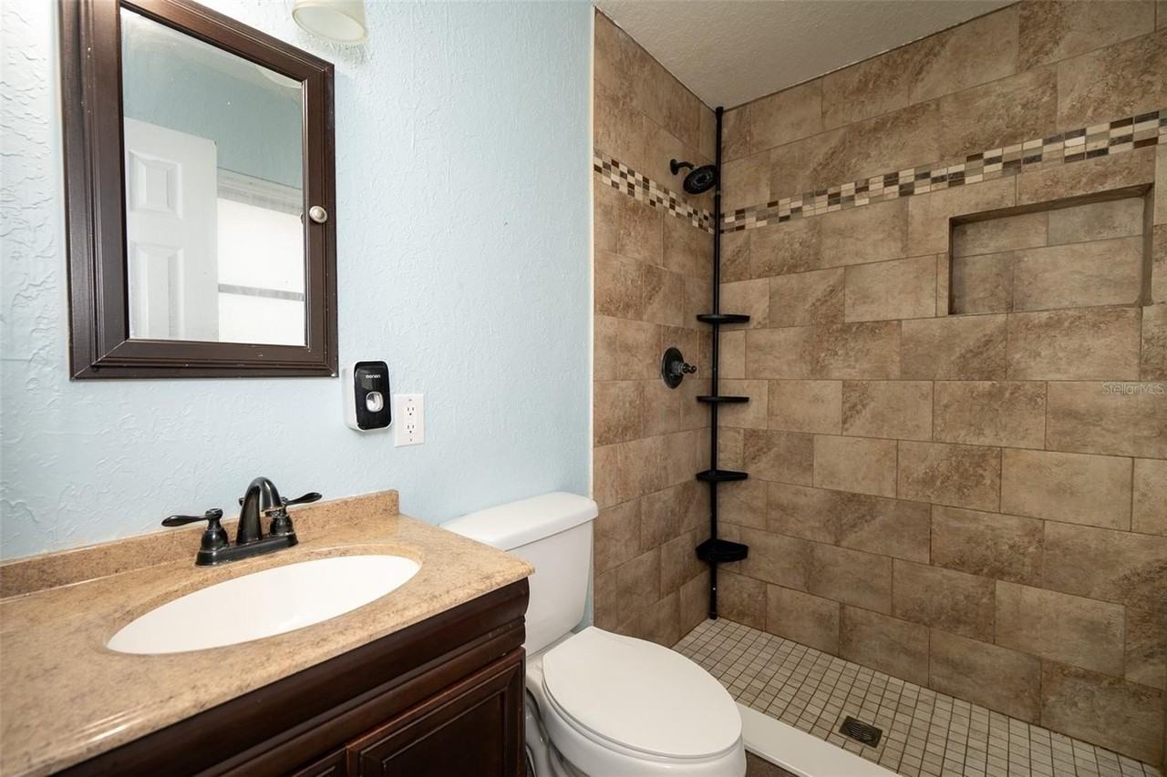 6808 Fern Cir - Photo 6 of 36