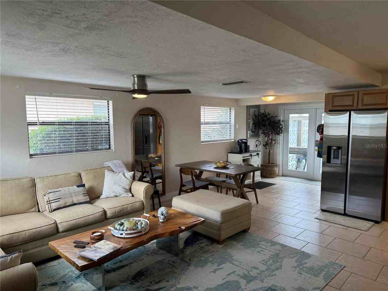 834 E 25th Ave - Photo 3 of 21