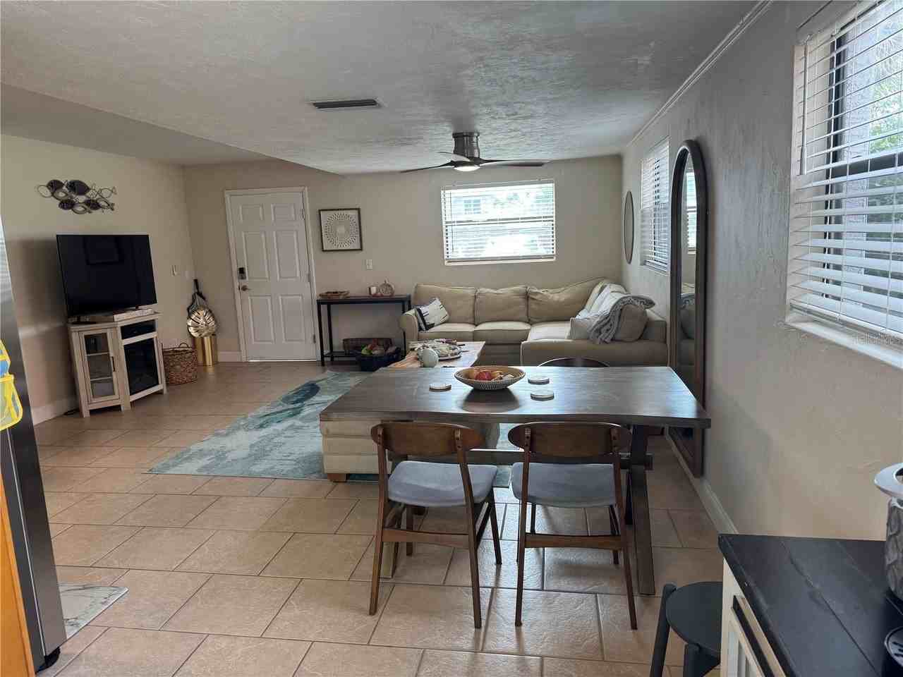 834 E 25th Ave - Photo 5 of 21