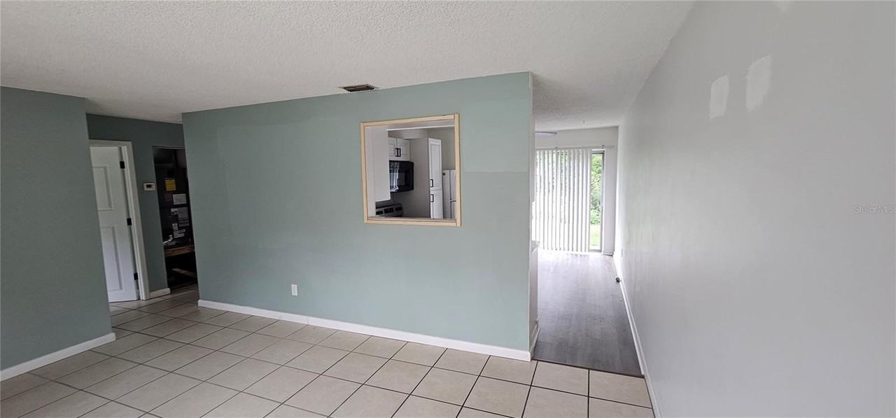 452 S Hill Ave - Photo 2 of 10