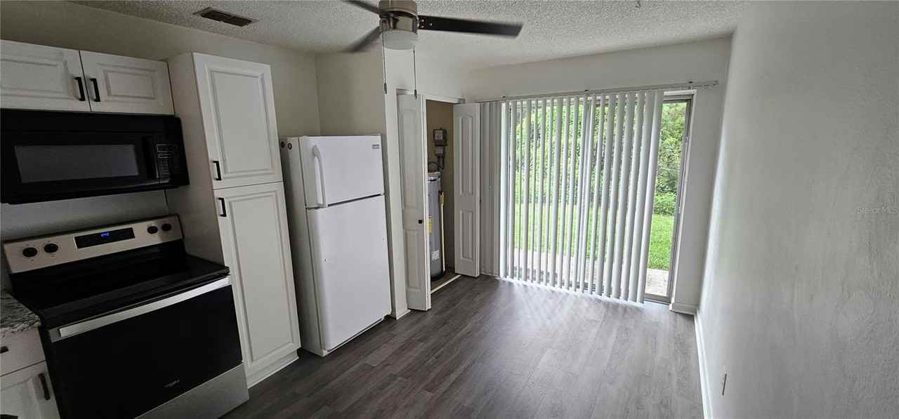 452 S Hill Ave - Photo 3 of 10