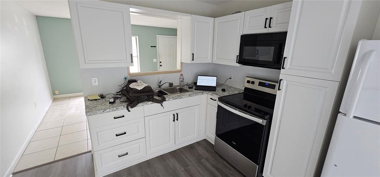 452 S Hill Ave - Photo 4 of 10