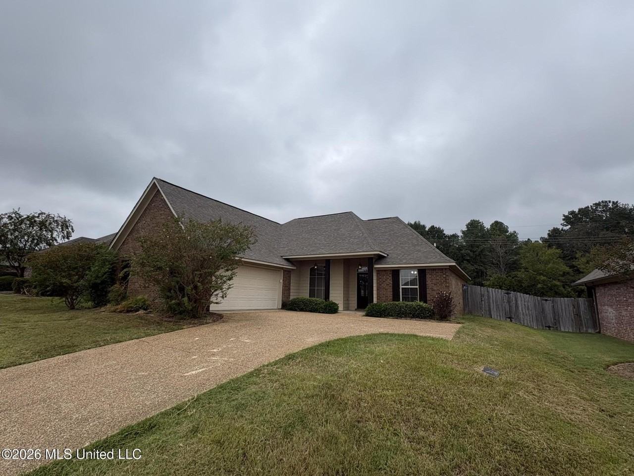 112 Clearview Dr E - Photo 6 of 42