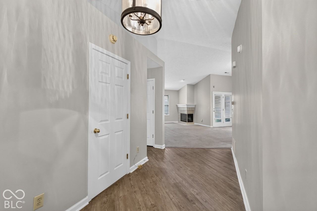 10838 Belair Dr - Photo 4 of 28