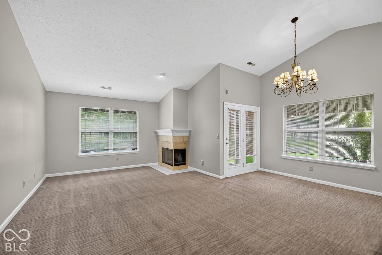 10838 Belair Dr - Photo 5 of 28