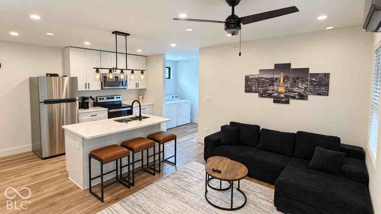 1519 Woodlawn Ave - Photo 5 of 8