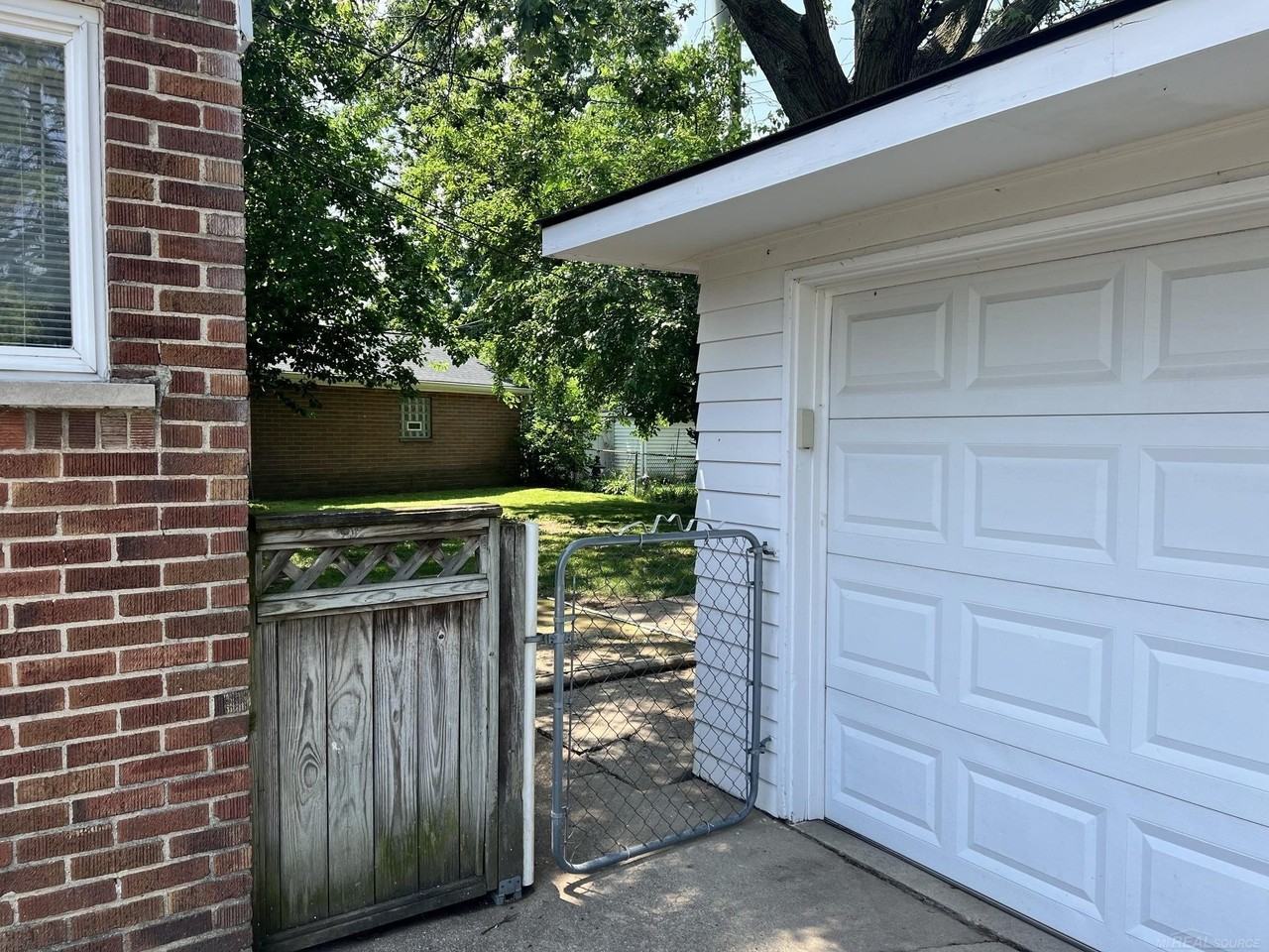 10 Shiawassee Cir - Photo 3 of 17