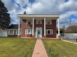 featured image of 10 Wolfle St