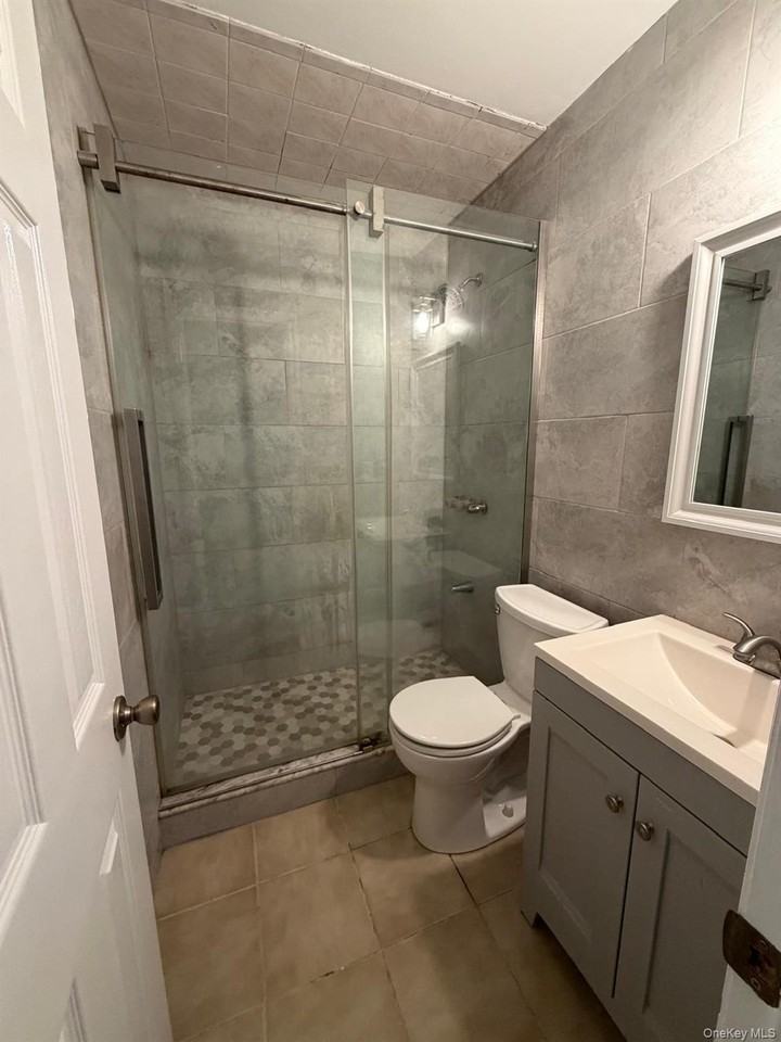 848 Sunrise Hwy - Photo 2 of 10
