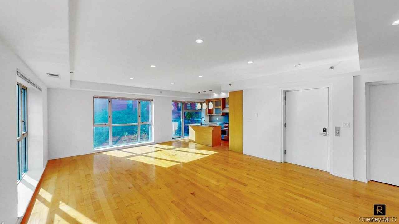 32 Clinton St #4 - Photo 2 of 17
