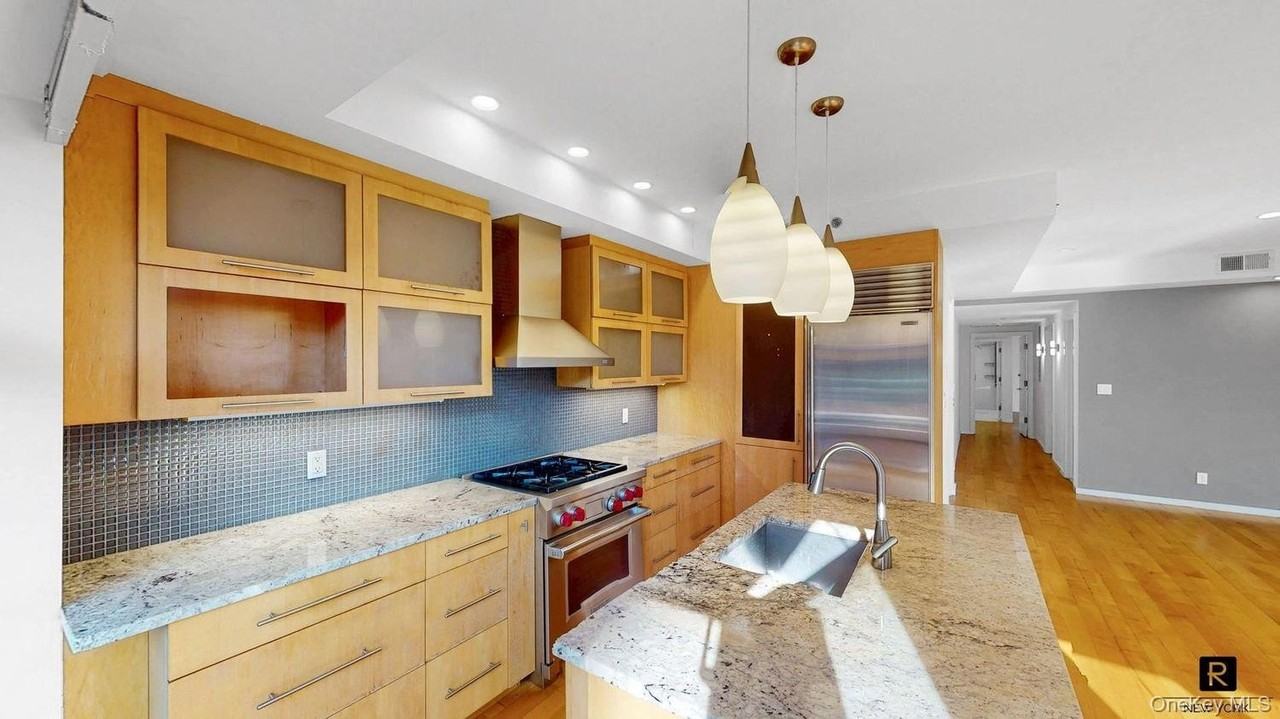 32 Clinton St #4 - Photo 4 of 17